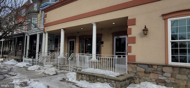 Building Photo - 1729 Centre Ave