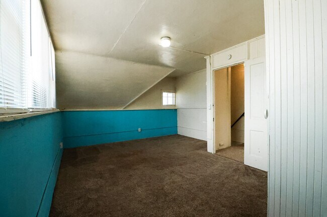 Building Photo - 1825 11th Ave