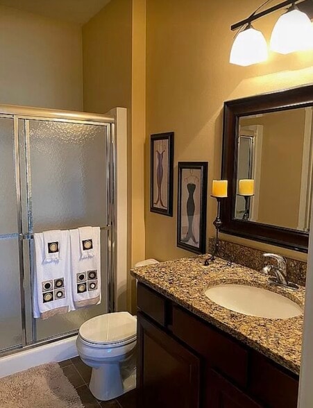 Master bath - 7111 S 183rd Ave