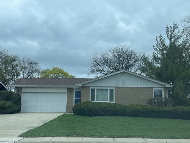 Primary Photo - 207 April Ln