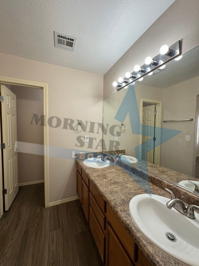 Building Photo - 4 Bed House with converted garage!