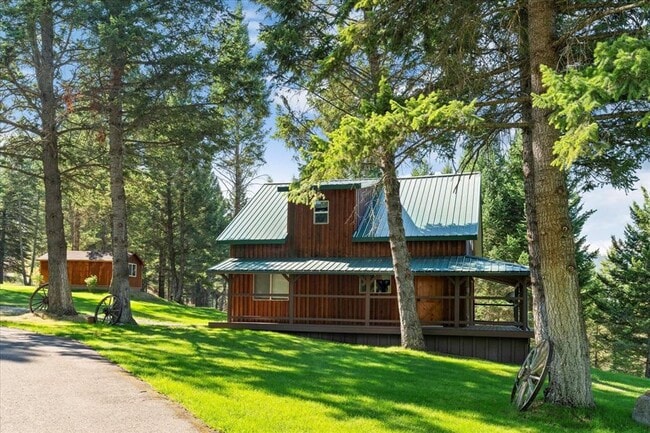 Building Photo - 2 Bedroom 2 Bathroom Cabin!
