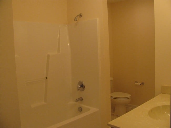 Building Photo - 633 Spencer-Farlow Dr
