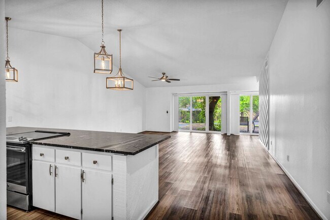 Building Photo - 100 Bay Point Dr