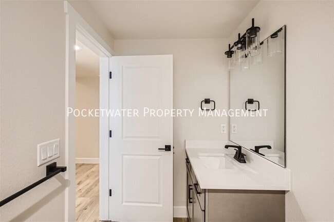 Building Photo - 1353 Baker St