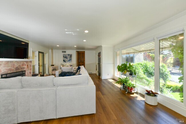 Building Photo - 4 Ramona Ave