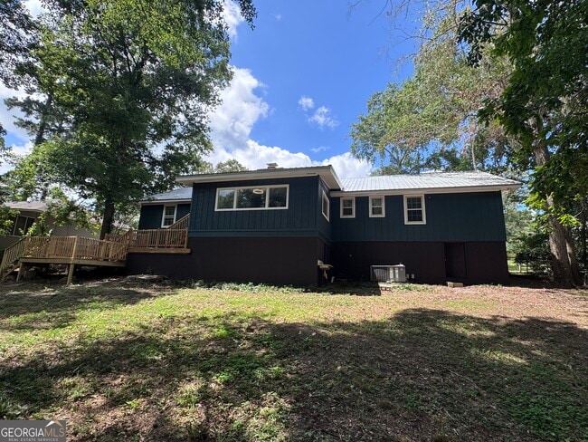 Building Photo - 304 Pinewood Dr
