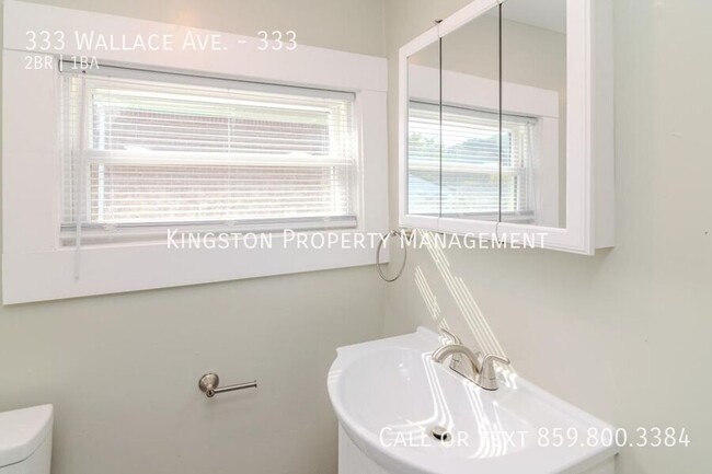 Building Photo - Spacious 2 Bedroom 1 Bathroom! 1/2 OFF SEC...