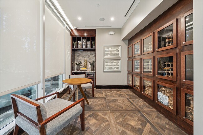 Building Photo - 9870 Gaylord Dr