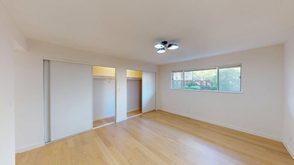 Building Photo - 1529 St Charles St