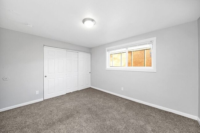 Building Photo - Remodeled 3 bedroom 1 bath in heart of Milwaukie