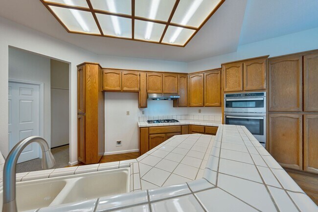 Building Photo - Updated 3 Bedroom Home with 3-Car Garage i...