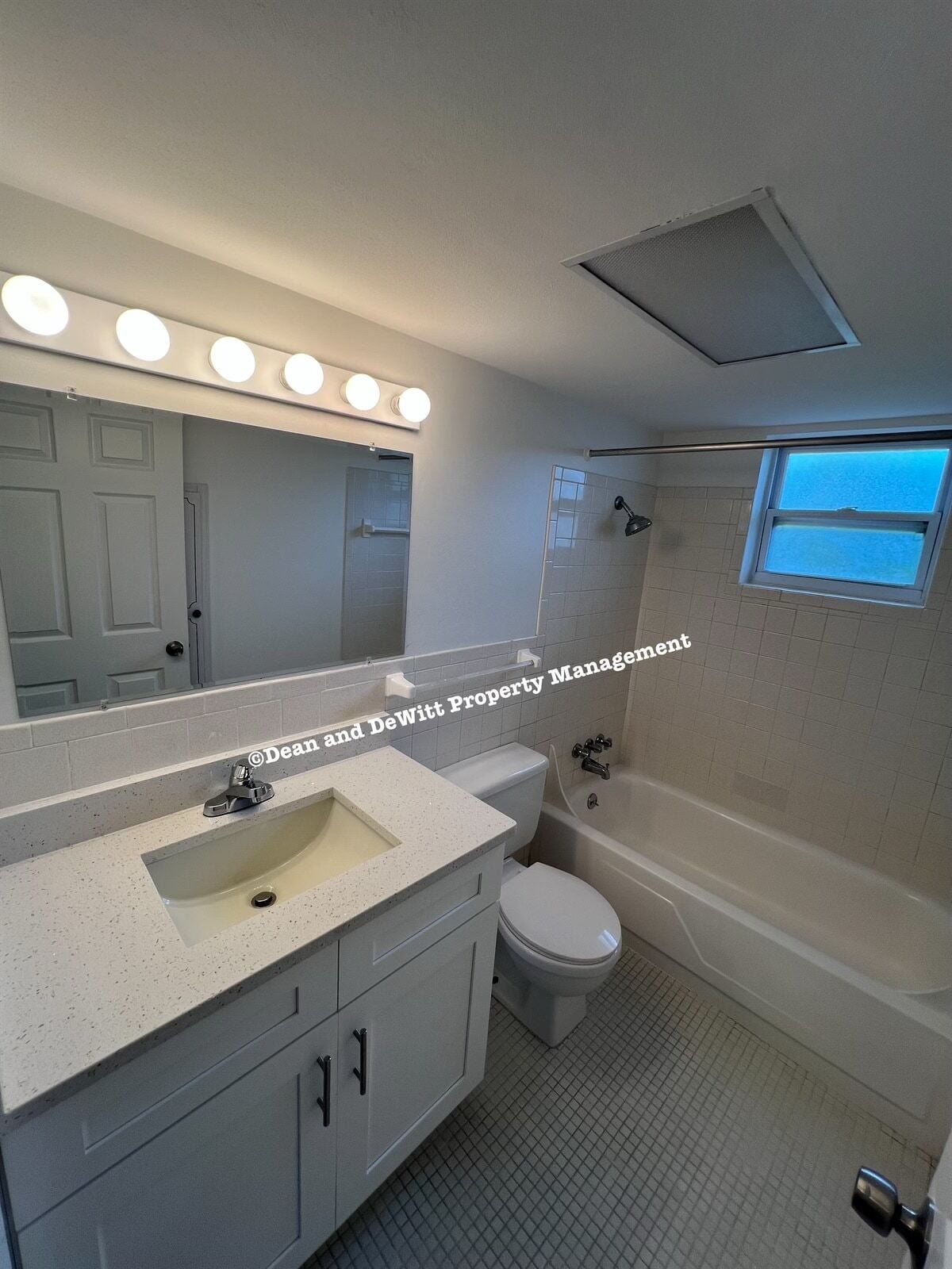 Building Photo - 2 Bed/1 Bath - Unit 6
