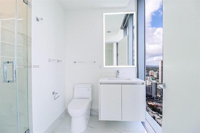 Building Photo - 700 NE 24th St