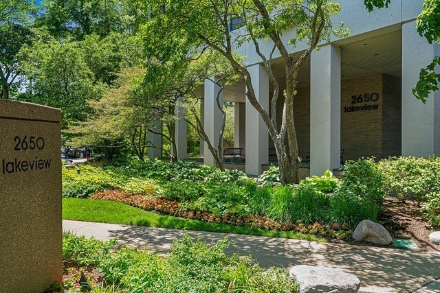 Primary Photo - 2650 N Lakeview Ave