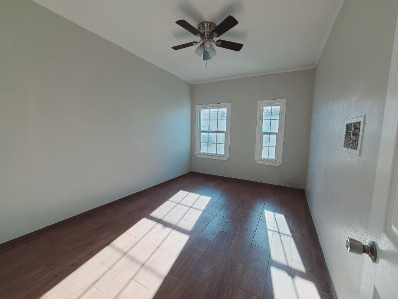 Building Photo - 4147 1/4 Garthwaite Ave