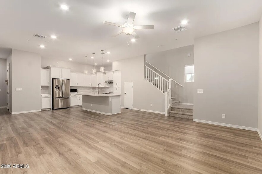 Building Photo - 1476 E Shannon St