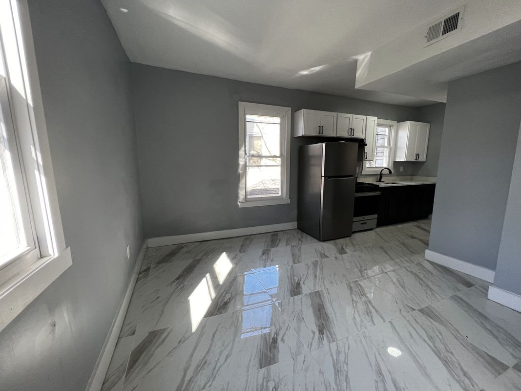 Building Photo - 237-239 South 7th Street, 2R