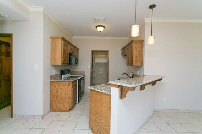 Building Photo - 16141 Rolling Meadows Dr