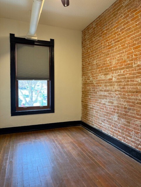 BEDROOM/OFFICE - 405 Sharp St