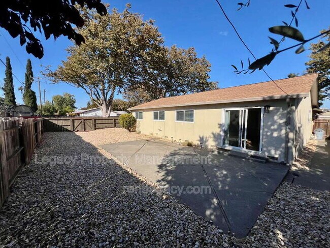 Building Photo - 2459 Gulf Dr