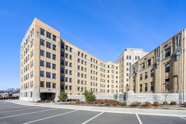 Building Photo - 520 Belleville Ave