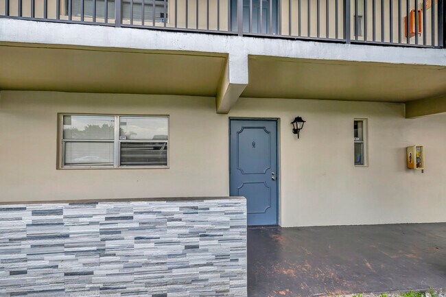 Building Photo - 7820 S Colony Cir