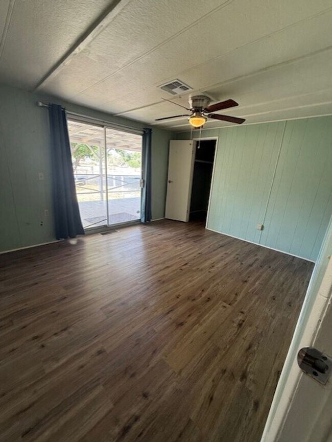 Building Photo - 3 Bedroom Spacious Home - Contact Property Pros