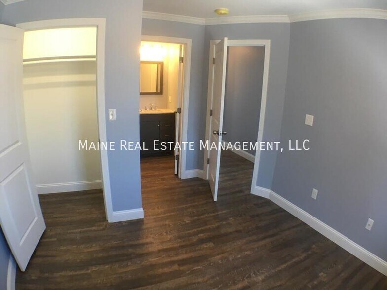 Building Photo - 66 Basketball Ct