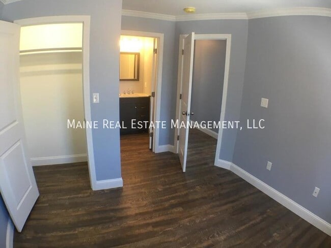Building Photo - 66 Basketball Ct