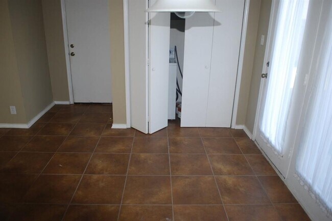 Building Photo - 161 Beech Dr