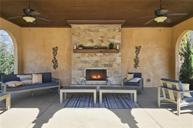 Building Photo - 110 Via Roma