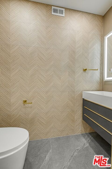 Building Photo - 342 N Palm Dr