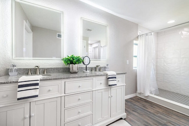 Building Photo - 2454 Whitman St