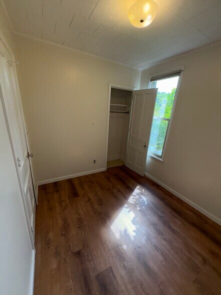 Building Photo - 326 3rd St