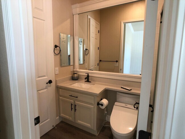 Building Photo - Stunning Eagle Ridge Home