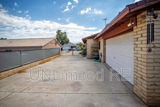 Building Photo - 1385 Church Dr