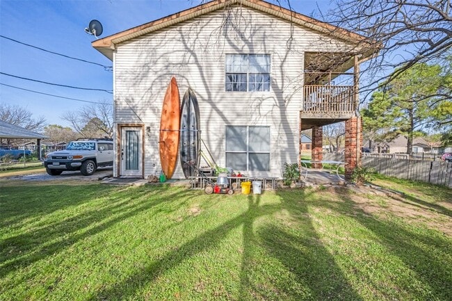 Building Photo - 812 Driftwood Dr