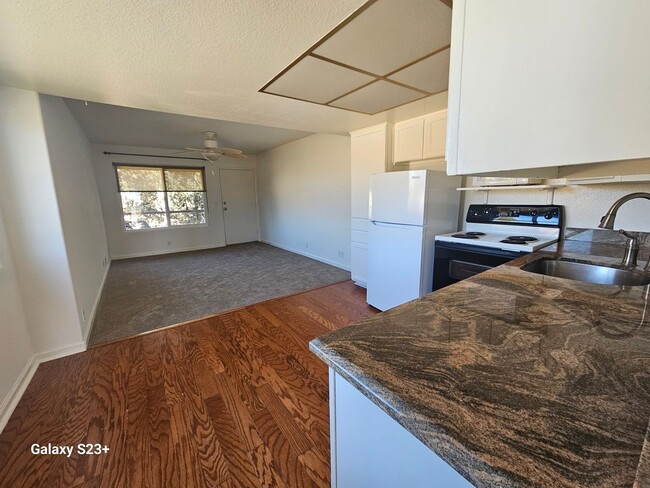 Building Photo - ADORABLE 1 BED/1 BATH CONDO