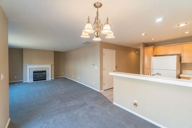 Building Photo - Beautiful Bethany 3 Bedroom Near Parks & Schools!