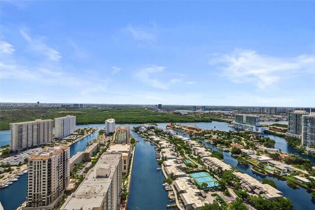 Building Photo - 16001 Collins Ave