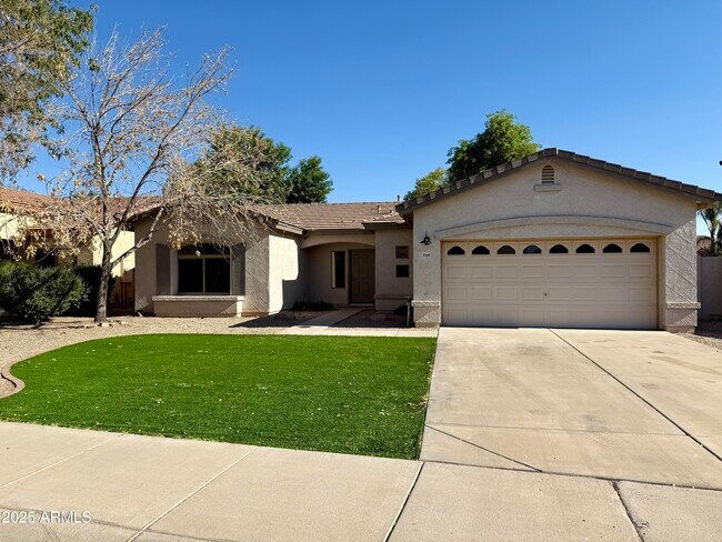 Building Photo - 21143 E Roundup Way