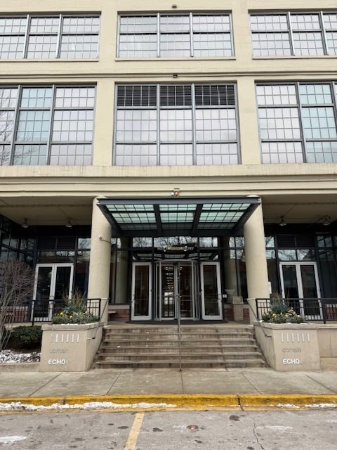 Building Photo - 900 N Kingsbury St