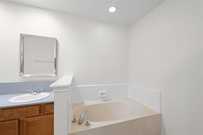 Building Photo - 17402 Eastwood Cir