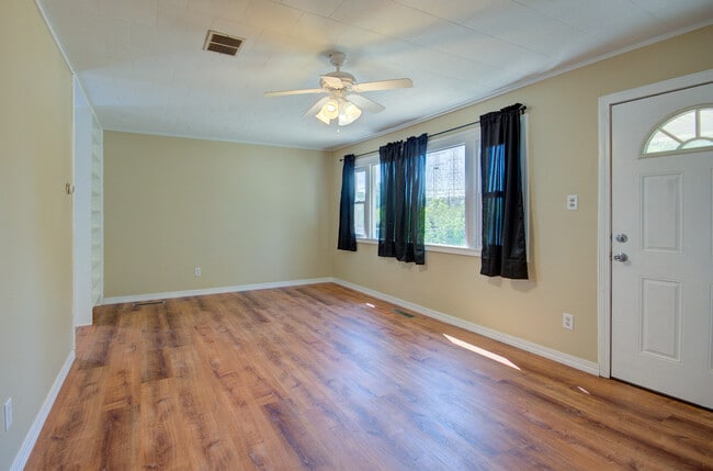 Building Photo - 2005 McDonough St