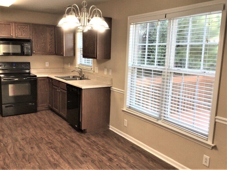 Building Photo - 5530 Brookdale Ridge Dr