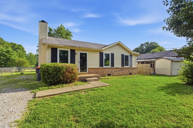 Building Photo - 688 Debbie Dr