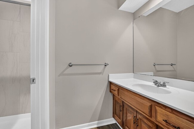 Building Photo - Renovated 3BR/2.5BA Townhome in Blue Valley Schools with Full Basement & 2-Car Garage