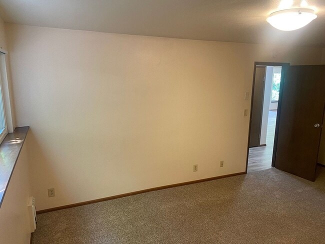 Building Photo - 260 E 38th Ave