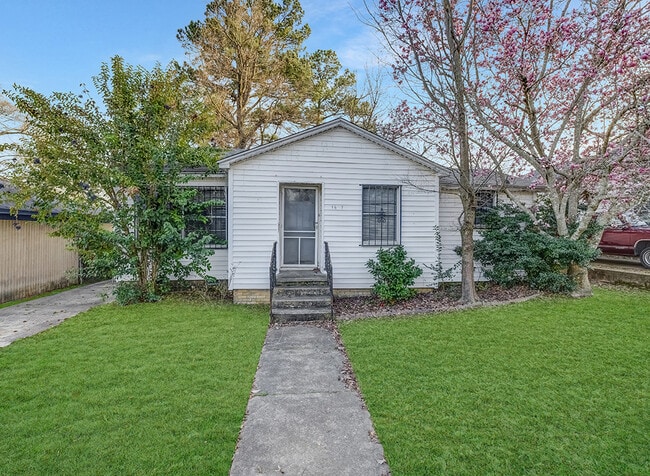 Building Photo - 1607 W 17th St